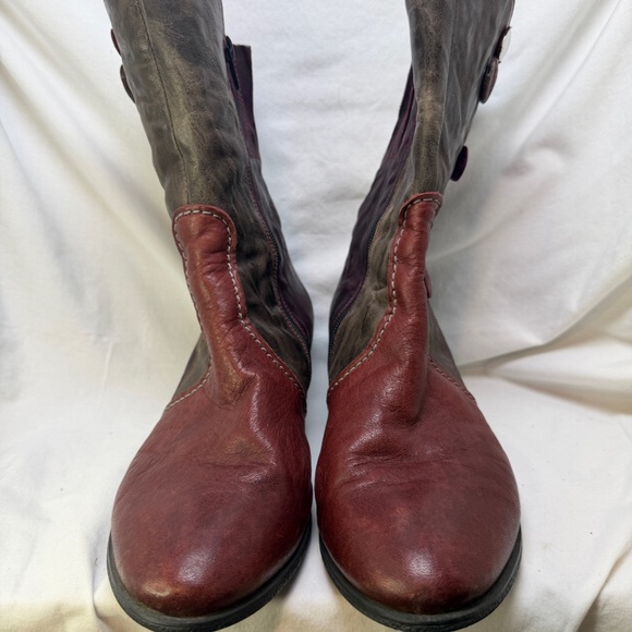 Think! Boots Womens Size 39 (8.5) Art to Wear Whimsigoth Button Detail Witchy - Picture 6 of 8